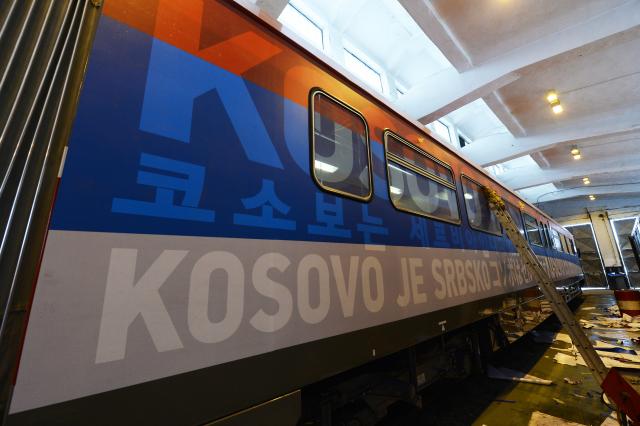 Unutra i izvan prepun provokacija: Ovo je srpski voz koji će “narušiti” suverenitet Kosovu (FOTO)