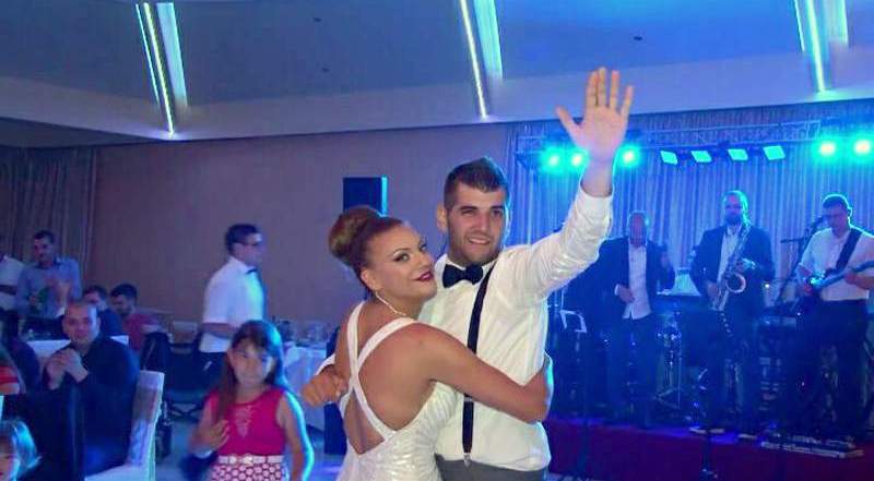 Prikupio snage da zapleše sa sestrom